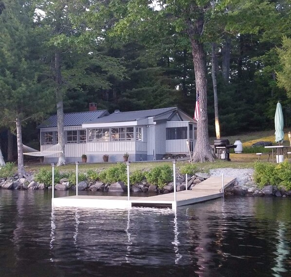 Exterior - Quaint cottage on the water (Old Town)