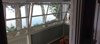 Caratteristico cottage sull'acqua