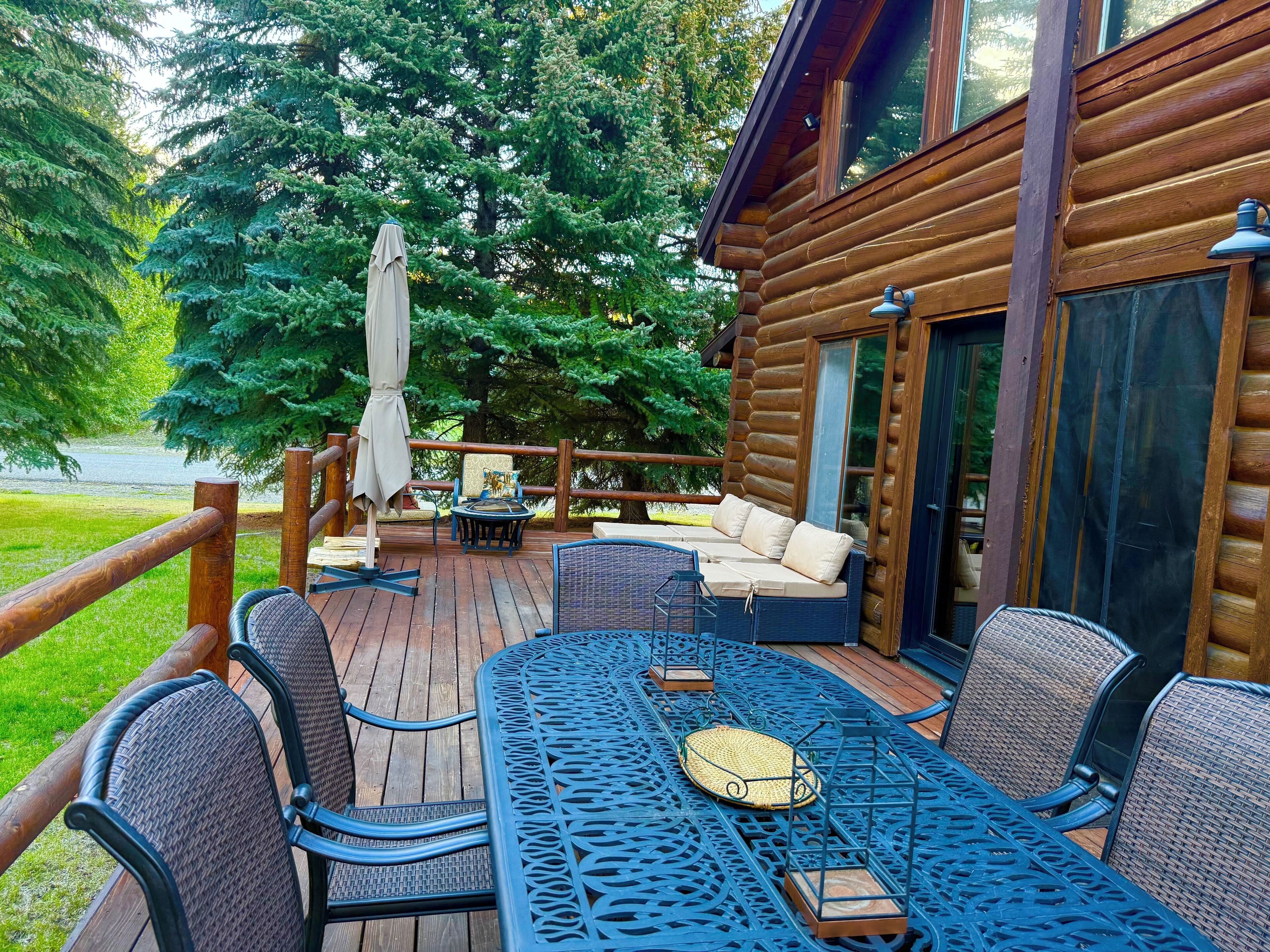 Beautiful yard and deck