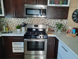 Microwave, oven, dishwasher, coffee/tea maker