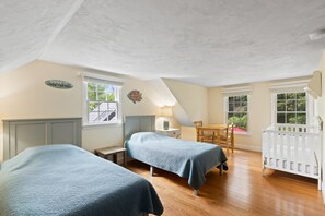 4 bedrooms, travel crib, free WiFi, bed sheets