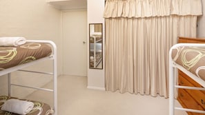2 bedrooms, iron/ironing board, bed sheets