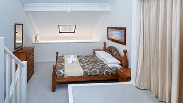 2 bedrooms, iron/ironing board, bed sheets