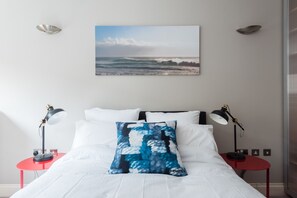 1 bedroom, iron/ironing board, Internet, bed sheets - Entire flat, Stunning and Spacious, Great location, Tower Bridge, Zone1  (London)