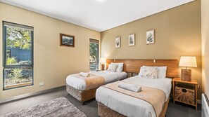 3 bedrooms, iron/ironing board, WiFi, bed sheets