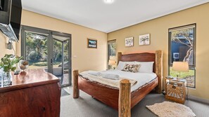 3 habitaciones, tabla de planchar con plancha, wifi y ropa de cama 
