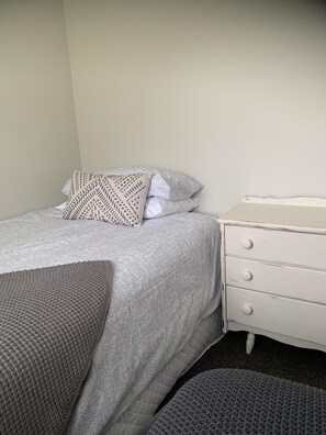2 bedrooms, iron/ironing board, WiFi, bed sheets - Glenbrook Country cottage (Glenbrook)