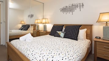 2 habitaciones, tabla de planchar con plancha, wifi y ropa de cama