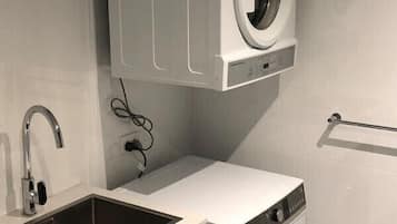 Apartment, 2 Bedrooms, 2 Bathrooms | Laundry