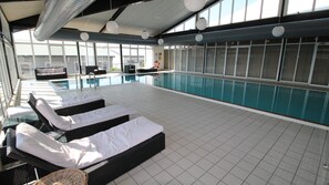 Indoor pool, a heated pool - Horizons 216 - Deluxe Lake Front Studio l Pool l Tennis l Air-Con (Jindabyne)