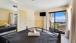 3 dormitoris, planxa i posts de planxar, wifi i roba de llit