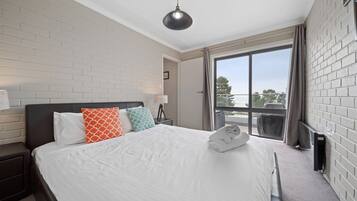 3 bedrooms, WiFi, bed sheets