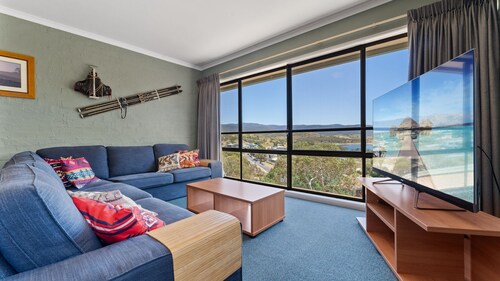 Alpine Mountain View 18 - 4BR l Mountain Views l Swimming Pool l Air-Con l WiFi