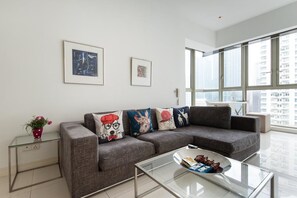 Comfort-Apartment, 2 Schlafzimmer (EasyLife Suite) | Wohnzimmer | LED-Fernseher, DVD-Player