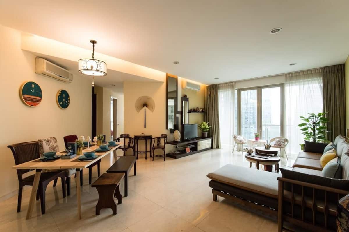 Suite, 3 habitaciones (Shanghai) | Área de sala de estar | Televisión LED y reproductor de DVD
