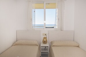 2 chambres, fer et planche à repasser, Wi-Fi, draps fournis