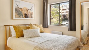 3 quartos, ferros/tábuas de passar roupa, Wi-Fi, roupa de cama