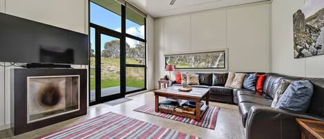 Smart TV, chimenea