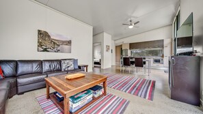 Smart TV, fireplace - Ecocrackenback Luxe Chalet 19 (CRACKENBACK)