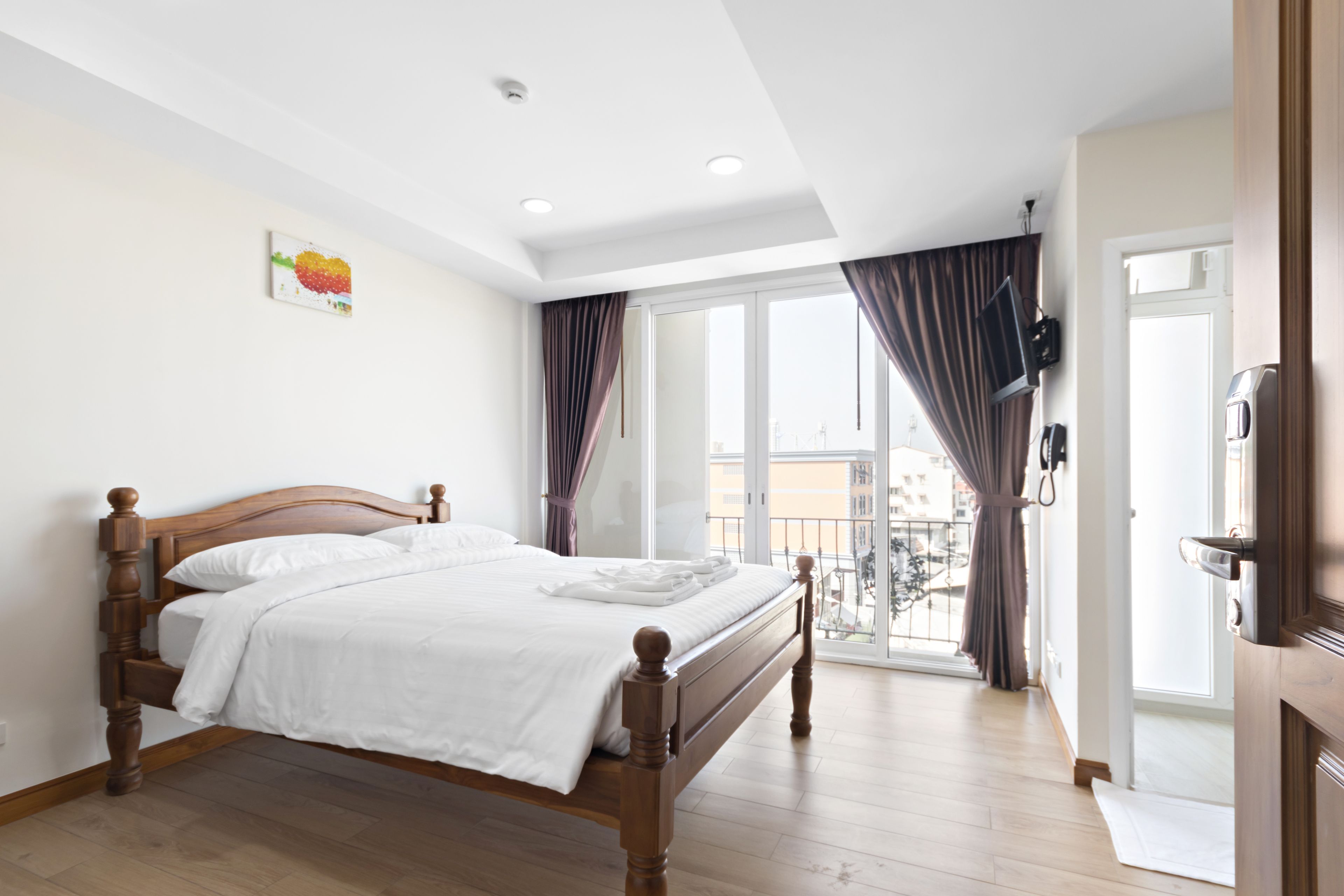 deluxe double bed | blackout curtains, soundproofing, free wifi