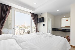 Deluxe Double Bed | Blackout drapes, soundproofing, free WiFi - Royale 8 Ville (Bangkok)