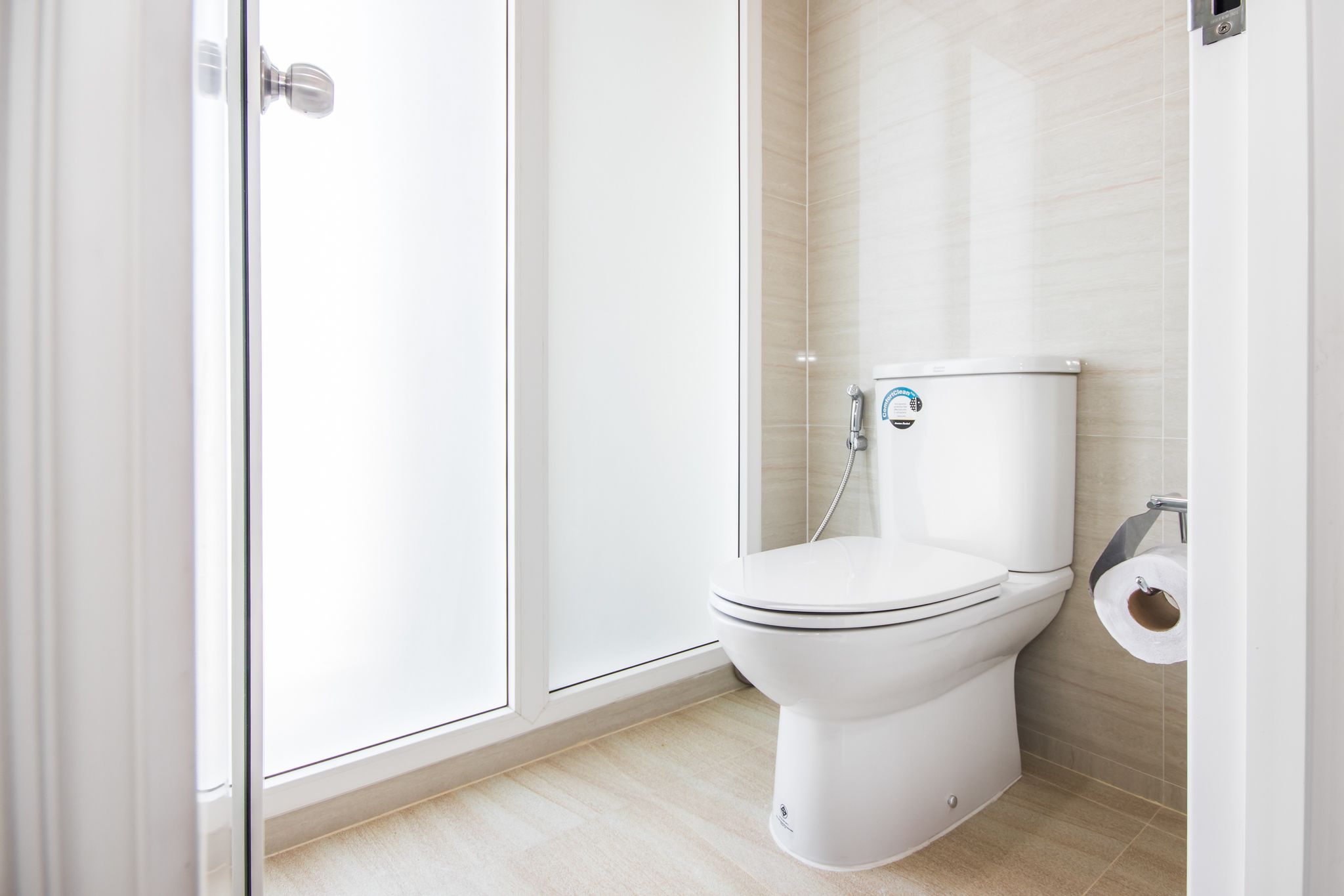 triple room | bathroom | shower, free toiletries, towels