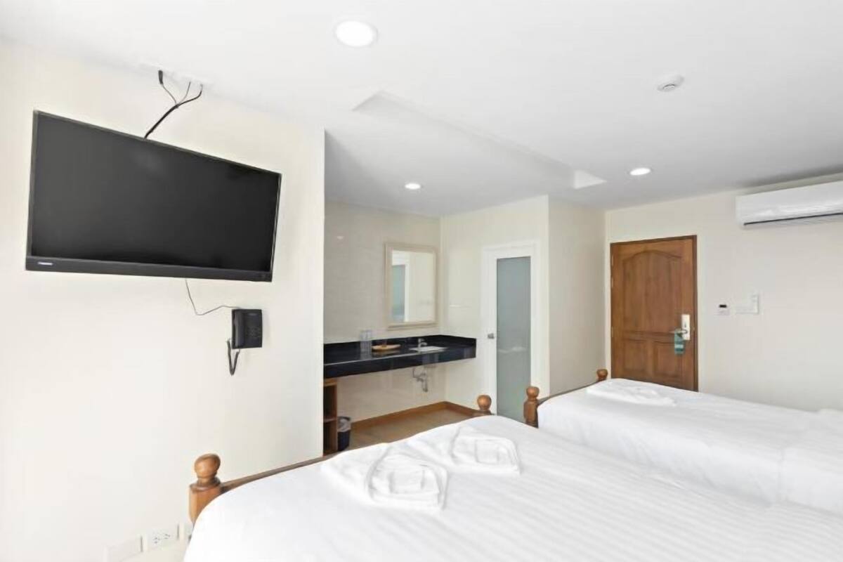 Blackout drapes, soundproofing, WiFi (free)