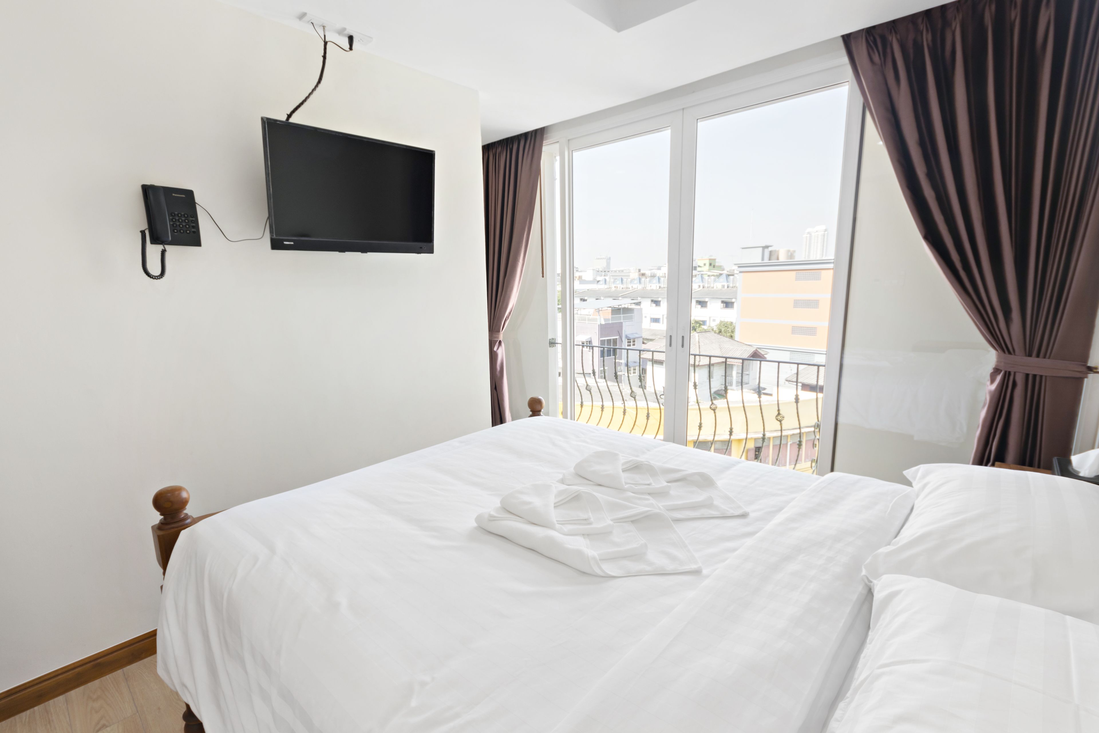 double room | blackout curtains, soundproofing, free wifi