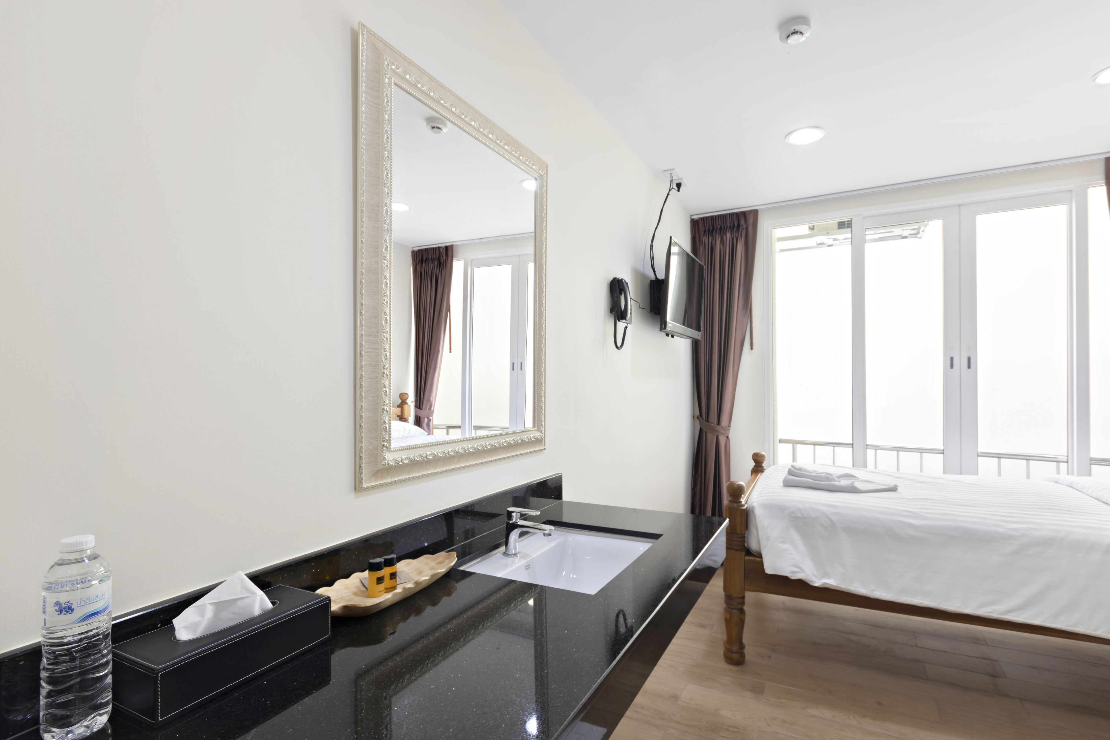 single room | blackout curtains, soundproofing, free wifi