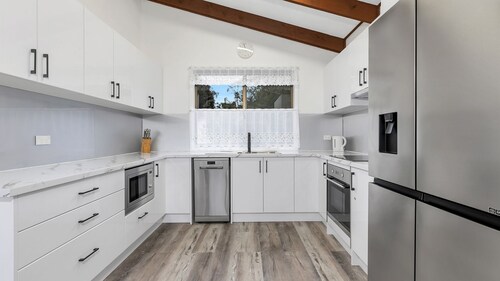 Eliza Lee 3 - 3BR Apartment l Air-Con l WiFi l Double Garage