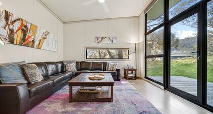 Ecocrackenback 9 'Sustainable chalet close to the slopes.'