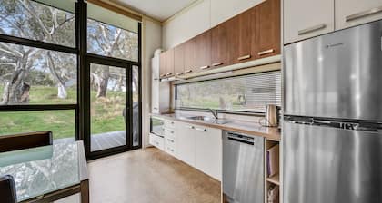 Ecocrackenback 9 'Kestävä, ylellinen chalet lähellä rinteitä.'