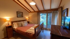5 habitaciones, tabla de planchar con plancha, wifi y ropa de cama
