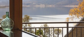 Grey Kangaroo - 2BR l Lake Front l Pet Friendly l Air-Con l BBQ l WiFi