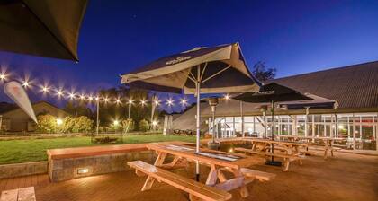 Horizons 414 - Deluxe Lake Front Studio l Pool l Tennis l WiFi