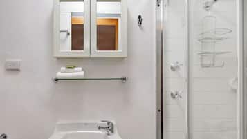 Shower, free toiletries