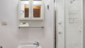 Dusche, kostenlose Toilettenartikel