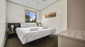 2 bedrooms, iron/ironing board, WiFi, bed sheets - Ecocrackenback 7 'Sustainable chalet close to the slopes.' (Crackenback)