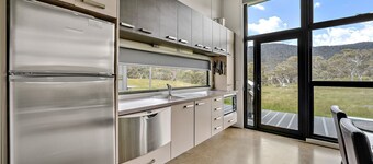 Ecocrackenback 7 'Sustainable chalet close to the slopes.'