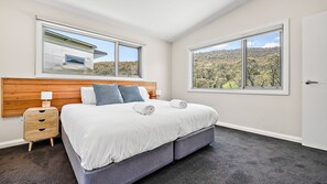 2 Schlafzimmer, Bügeleisen/Bügelbrett, Bettwäsche