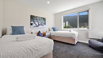 2 sovrum, strykjärn/strykbräda och sängkläder