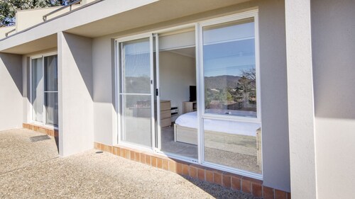 Cascades 3 - Studio Apartment l Free WiFi l Central Location l Bath