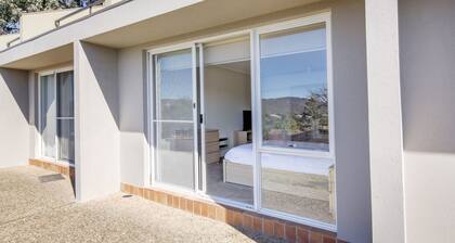 Cascades 3 - Studio Apartment l Free WiFi l Central Location l Bath