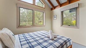 4 bedrooms, bed sheets