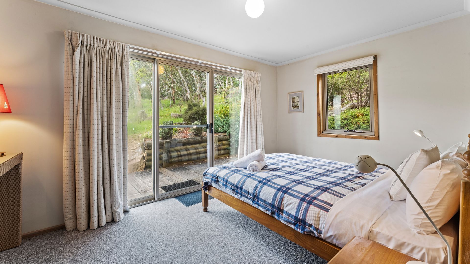 4 bedrooms, bed sheets