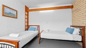 3 bedrooms, iron/ironing board, bed sheets