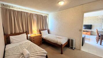 3 bedrooms, iron/ironing board, bed sheets