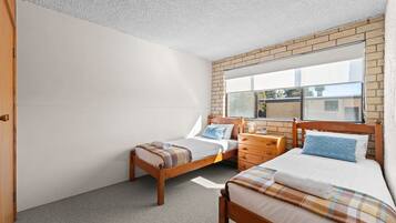 3 bedrooms, iron/ironing board, bed sheets