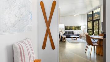 Smart TV, fireplace, DVD player