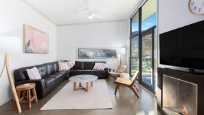 Smart-TV, peis og DVD-spiller